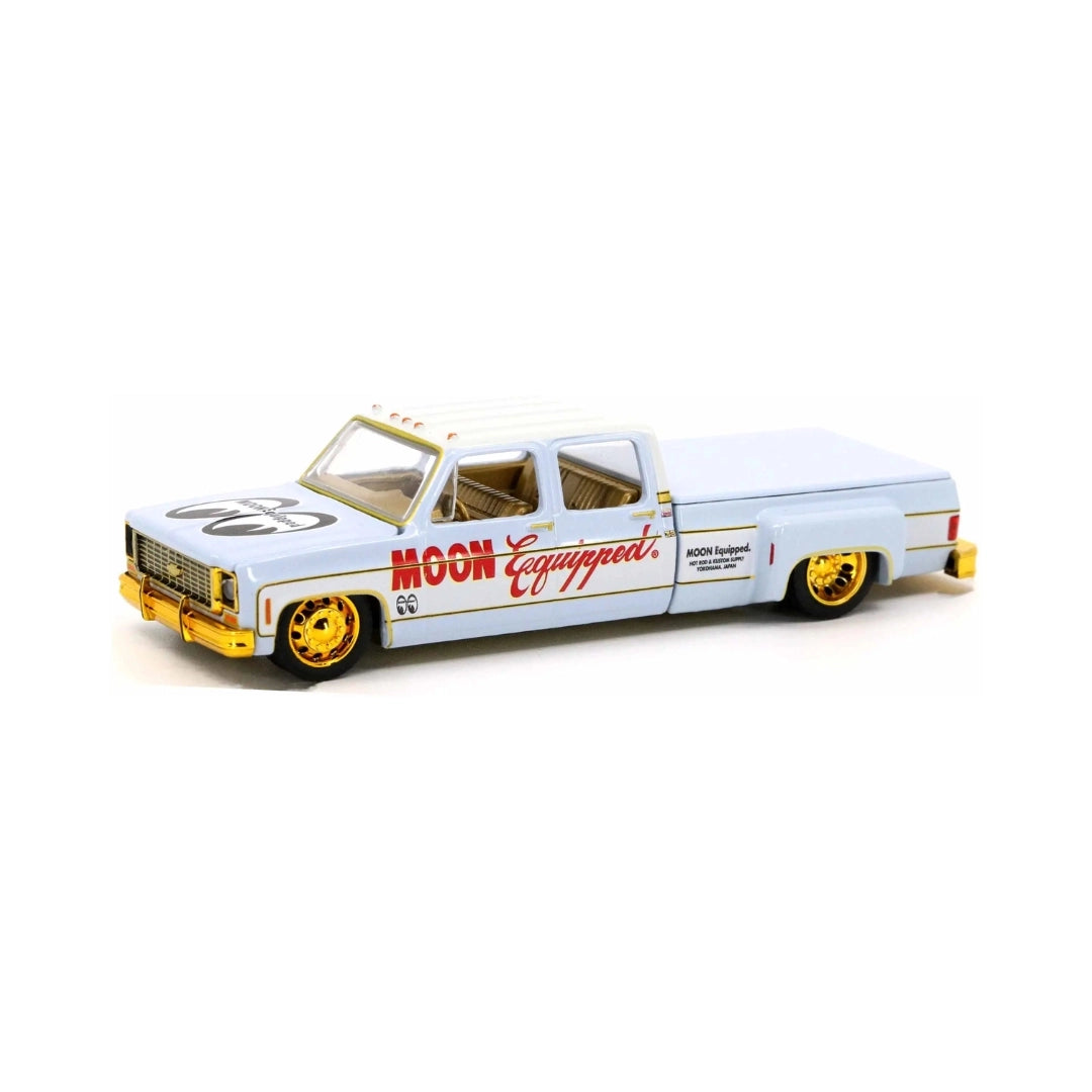Chevrolet Cheyenne Super 30 - White Moon Equipped (Gold Chrome Details, Brass Interior, Gold Rims, Chase)