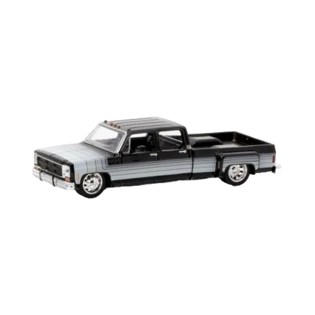 GMC Truck - Black (Silver Chrome Details, Black Interior, Silver Rims)