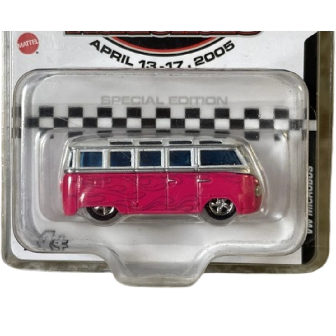 VW Microbus – Pearl White & Pearl Pink