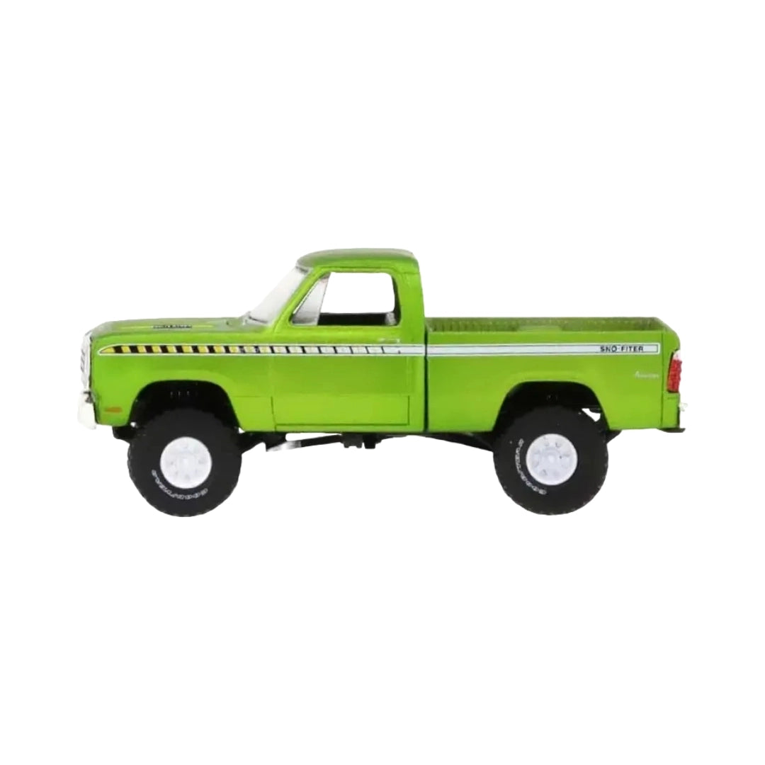 1974 Dodge W200 Power Wagon SNO-FITER - Green (Holiday Ornaments Release 02, Walmart Exclusive, Set Exclusive, Christmas Ornament)