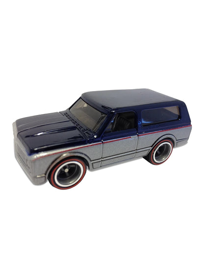 Hot Wheels GM Garage 2011 Chevrolet '70 Chevy Blazer 1:64 – Metallic Silver / Purple