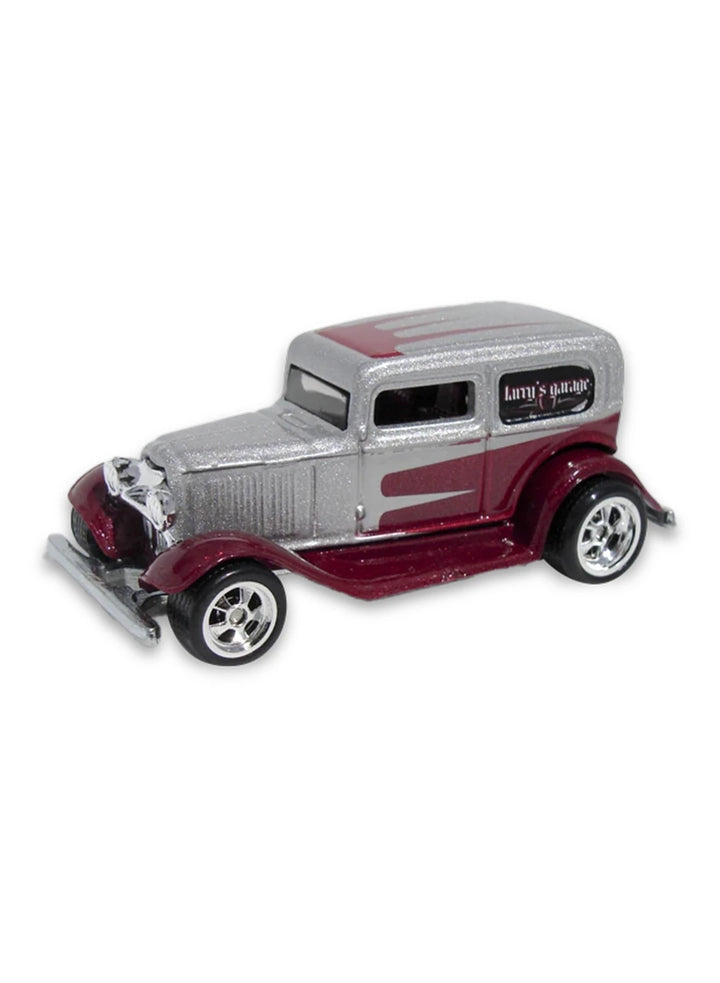 Hot Wheels Larry's Garage 21-Car Collection 2009 Ford '32 Sedan Delivery 1:64 – Metalflake Silver & Metalflake Burgundy