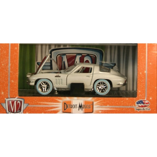 1966 Chevrolet Corvette 427 – White (Red Hood Stripe, Blue Wire-Spoke Rims, Hood Open, Chase, Collectable Diecast Exclusive)