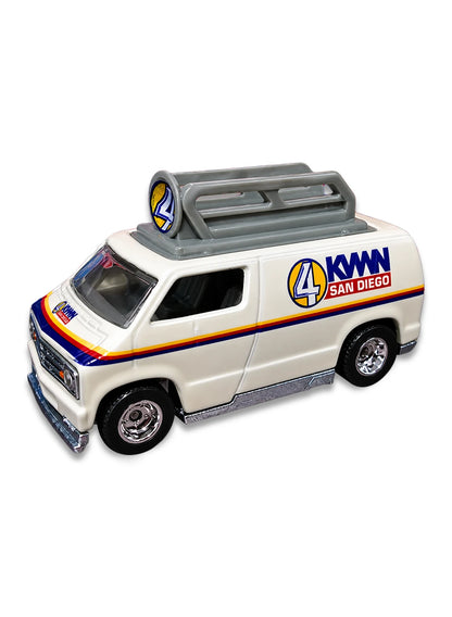 Hot Wheels Entertainment 2014 Mix 5 Dodge '77 Custom Dodge Van 1:64 – White