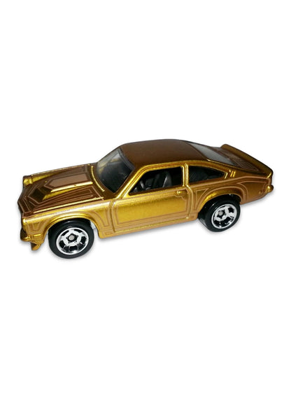 Hot Wheels Cool Classics 2013 Custom V-8 Vega 1:64 – Spectrafrost Gold