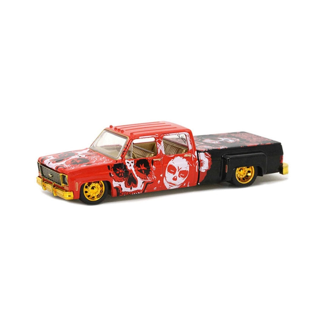Chevrolet Cheyenne Super 30 - Red & Black Graphic Deco (Gold Chrome Details, Gold Rims, Chase)
