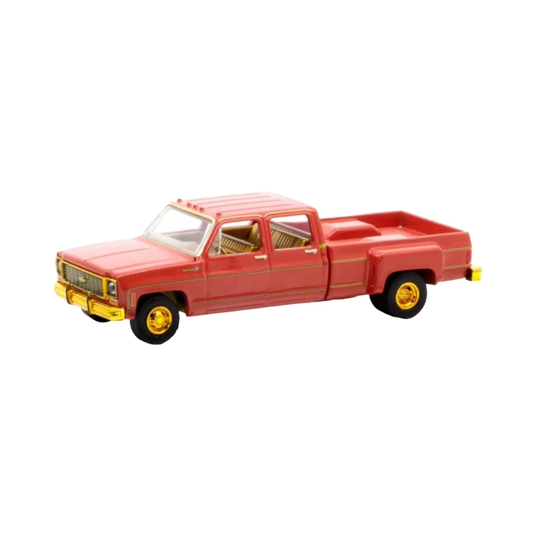 Chevrolet Cheyenne Super 30 - Red (Yellow Chrome Details, Gold Interior, Gold Rims, Chase)