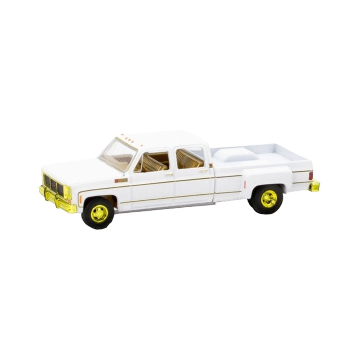 GMC Sierra 3500 - White (Yellow Chrome Details, Gold Interior, Yellow Rims, Chase)