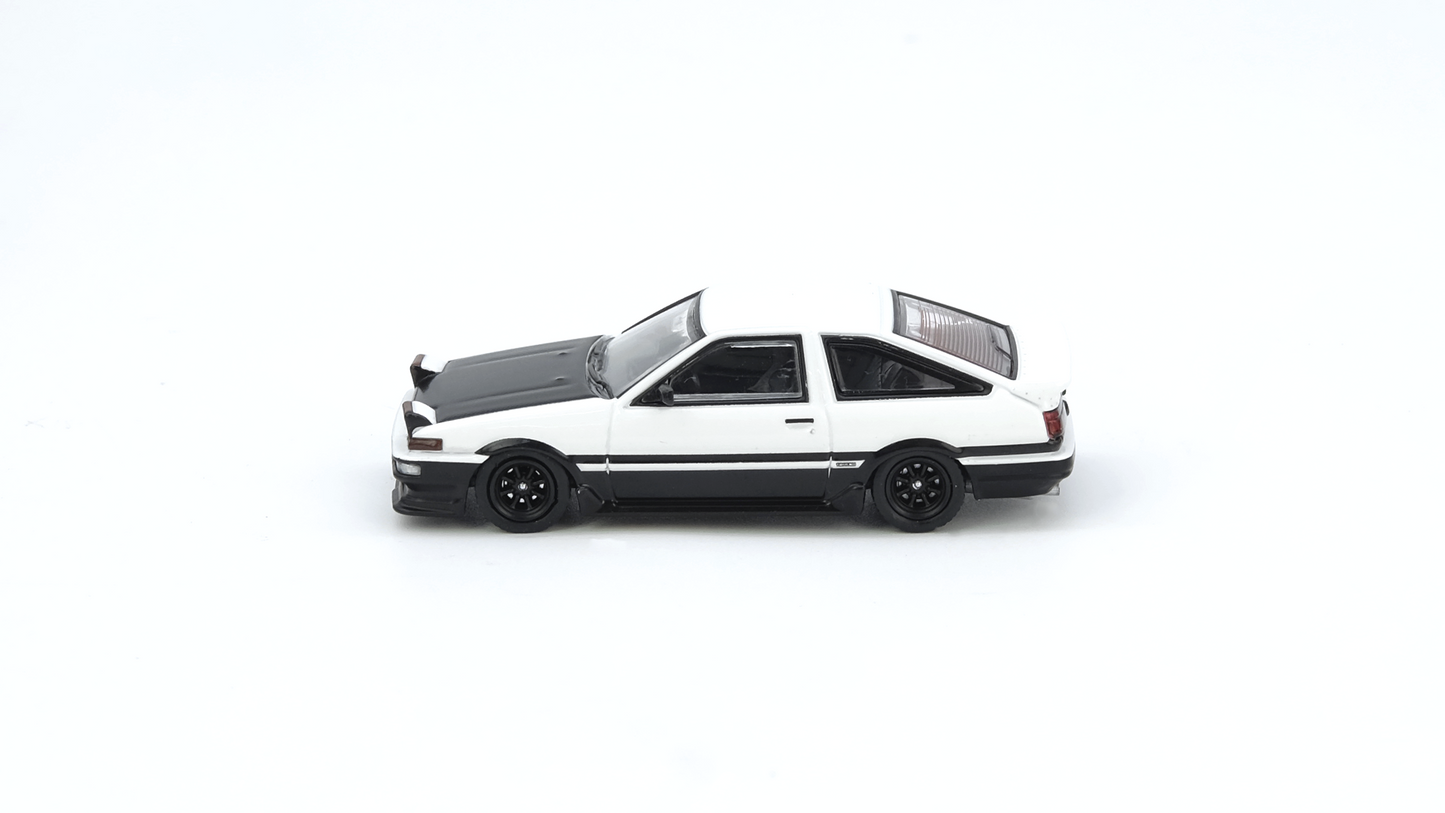 Toyota Sprinter Trueno (AE86) White/Black With Extra wheels and Extra decals – Japan Special Model