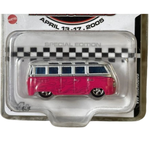 VW Microbus – Pearl White & Pearl Pink